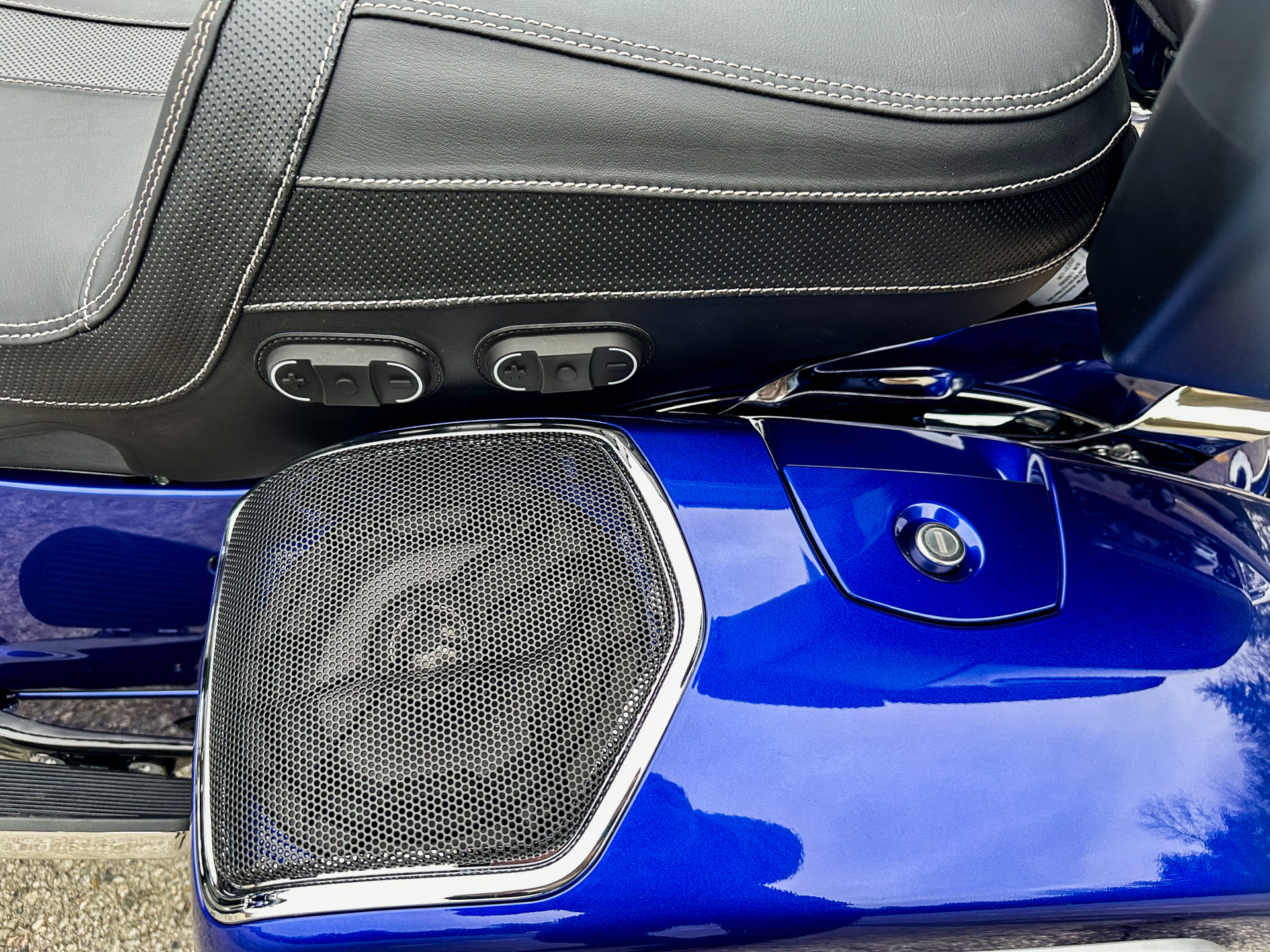 2024 Indian Motorcycle Roadmaster® Limited with PowerBand Audio Package in Foxboro, Massachusetts - Photo 2