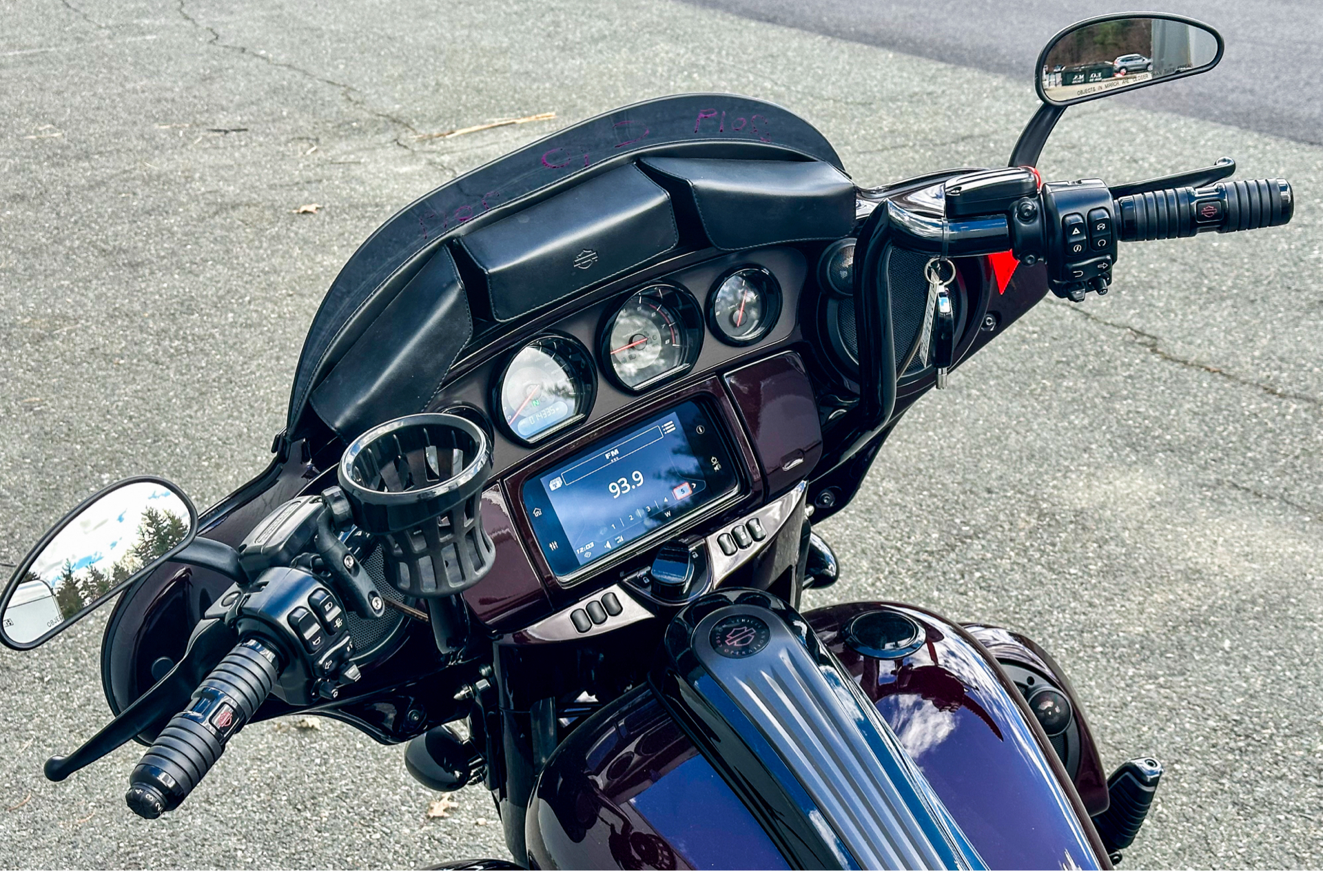 2019 Harley-Davidson CVO™ Street Glide® in Foxboro, Massachusetts - Photo 9