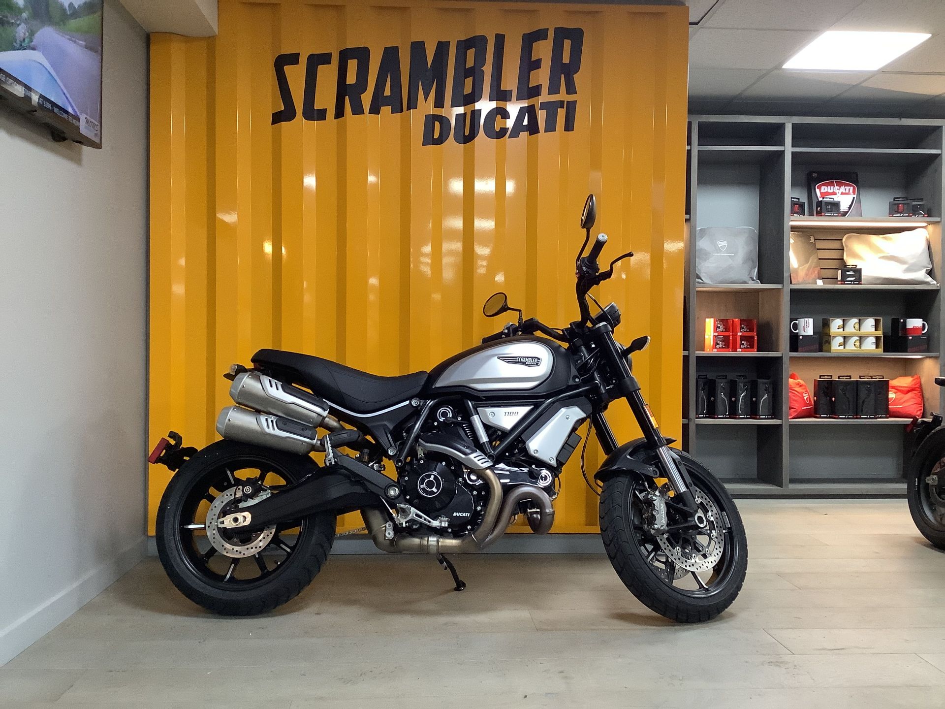 2022 Ducati Scrambler 1100 Dark PRO in Foxboro, Massachusetts - Photo 34