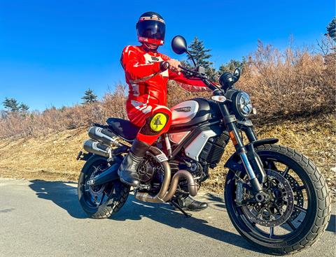 2022 Ducati Scrambler 1100 Dark PRO in Foxboro, Massachusetts - Photo 16