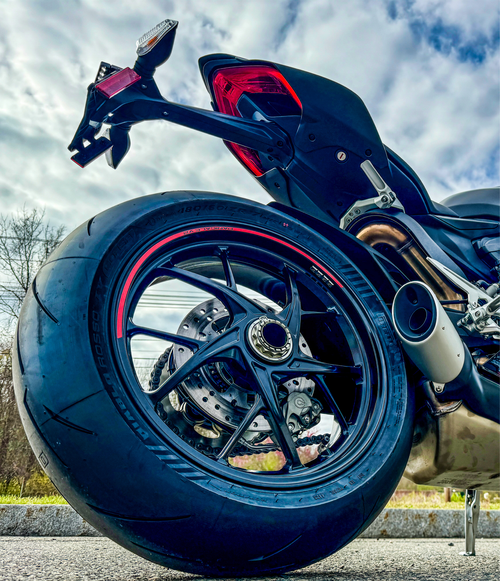 2024 Ducati Panigale V2 in Foxboro, Massachusetts - Photo 18