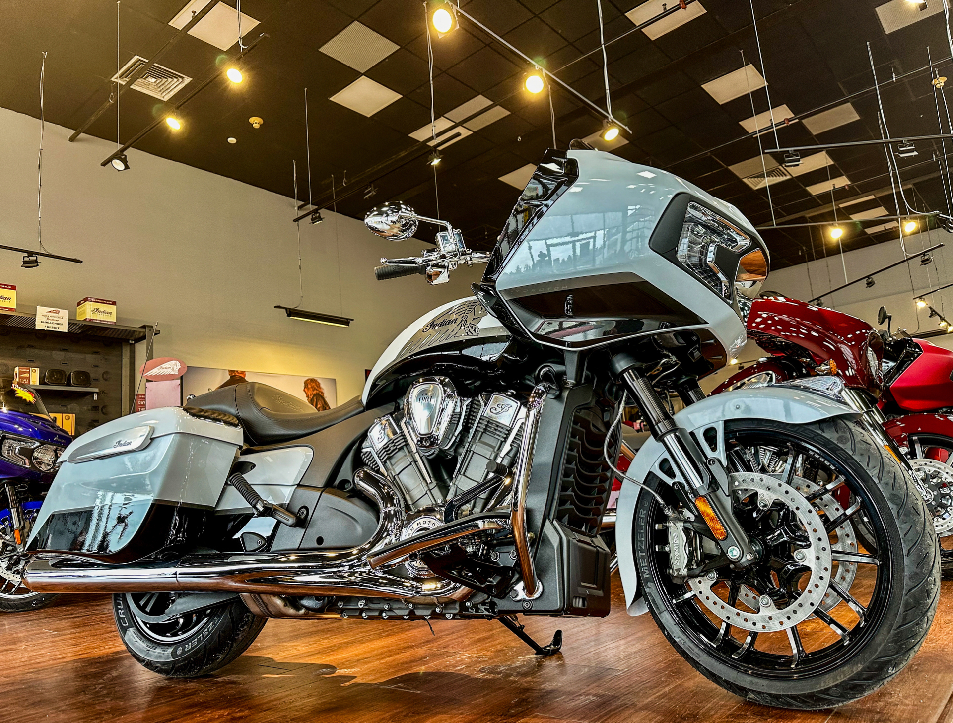 2024 Indian Motorcycle Challenger® Limited with PowerBand Audio Package in Foxboro, Massachusetts - Photo 9
