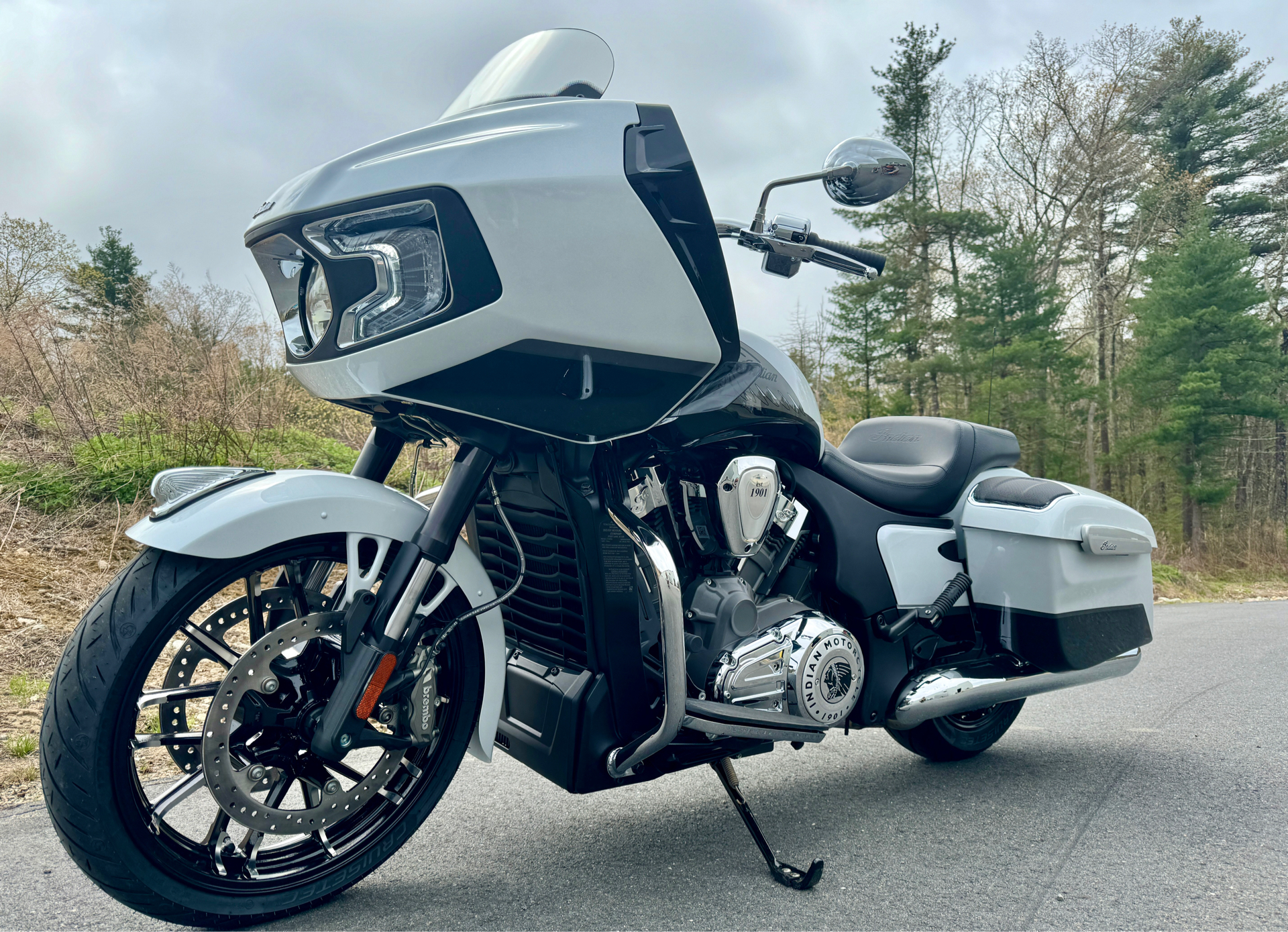2024 Indian Motorcycle Challenger® Limited with PowerBand Audio Package in Foxboro, Massachusetts - Photo 5