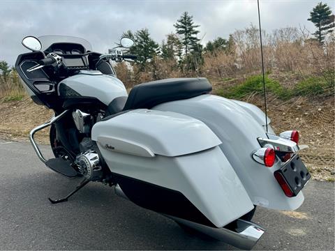 2024 Indian Motorcycle Challenger® Limited with PowerBand Audio Package in Foxboro, Massachusetts - Photo 7