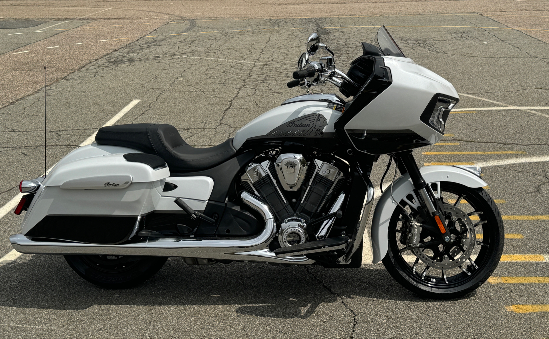 2024 Indian Motorcycle Challenger® Limited with PowerBand Audio Package in Foxboro, Massachusetts - Photo 28