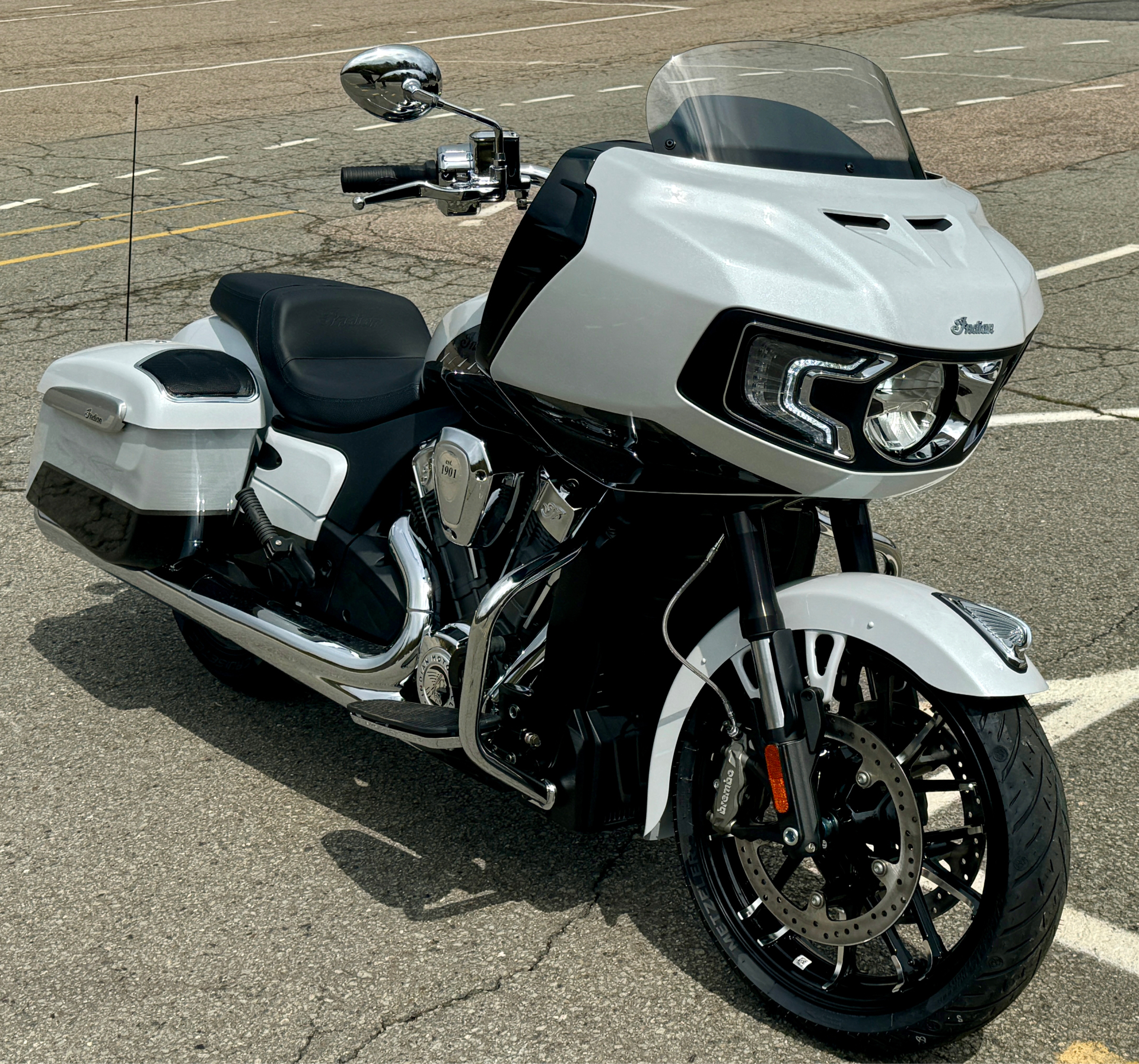 2024 Indian Motorcycle Challenger® Limited with PowerBand Audio Package in Foxboro, Massachusetts - Photo 9