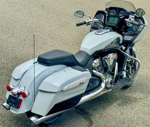 2024 Indian Motorcycle Challenger® Limited with PowerBand Audio Package in Foxboro, Massachusetts - Photo 15
