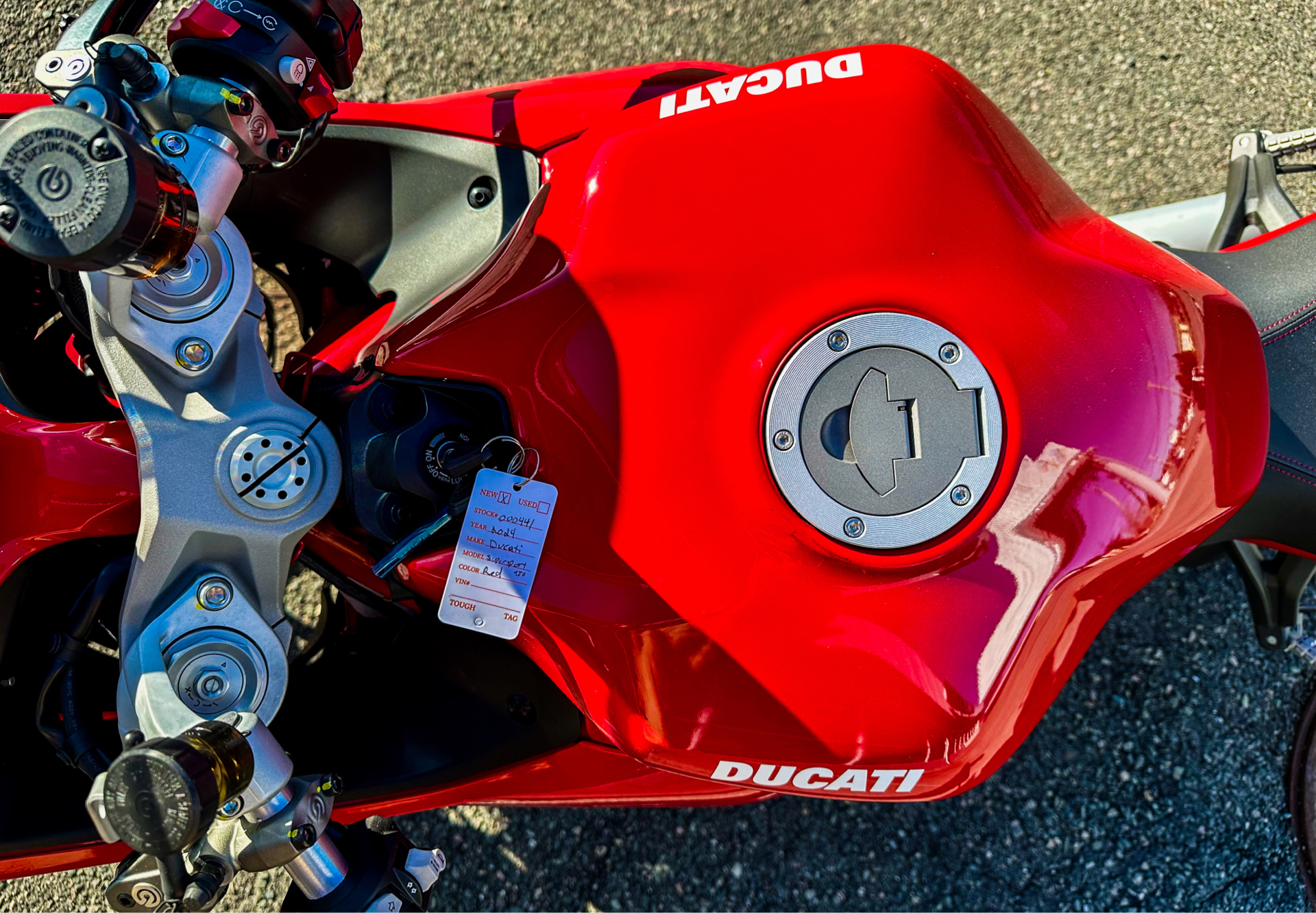 2024 Ducati SuperSport 950 in Foxboro, Massachusetts - Photo 2