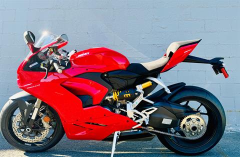 2025 Ducati Panigale V2 in Foxboro, Massachusetts - Photo 10