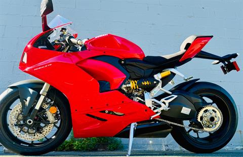 2025 Ducati Panigale V2 in Foxboro, Massachusetts - Photo 13