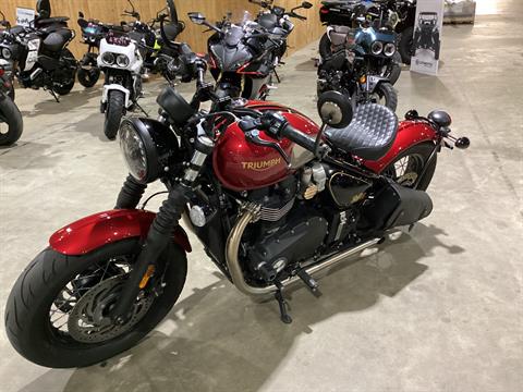 2022 Triumph Bonneville Bobber Gold Line in Foxboro, Massachusetts - Photo 4