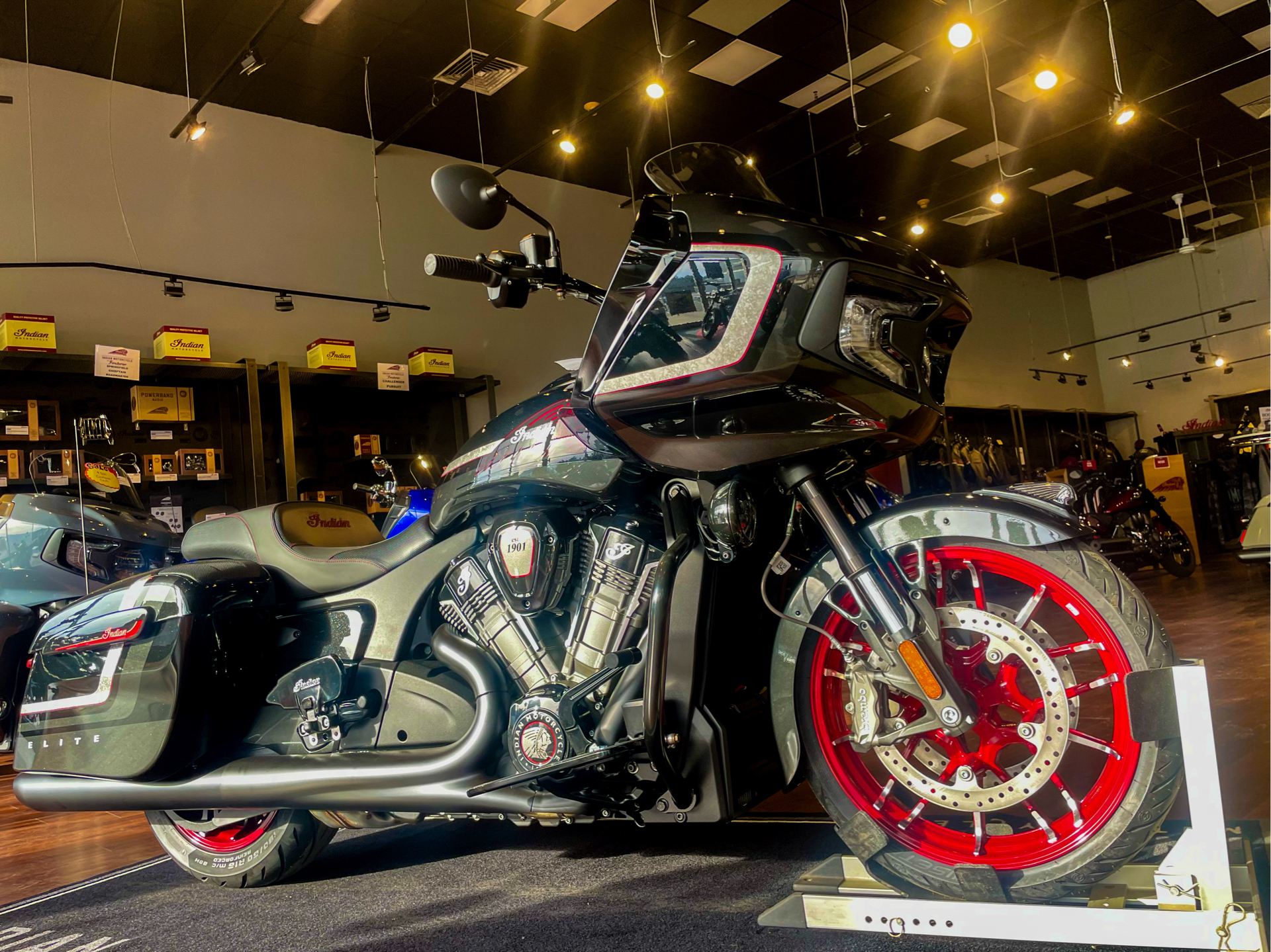 2024 Indian Motorcycle Challenger® Elite in Foxboro, Massachusetts - Photo 3