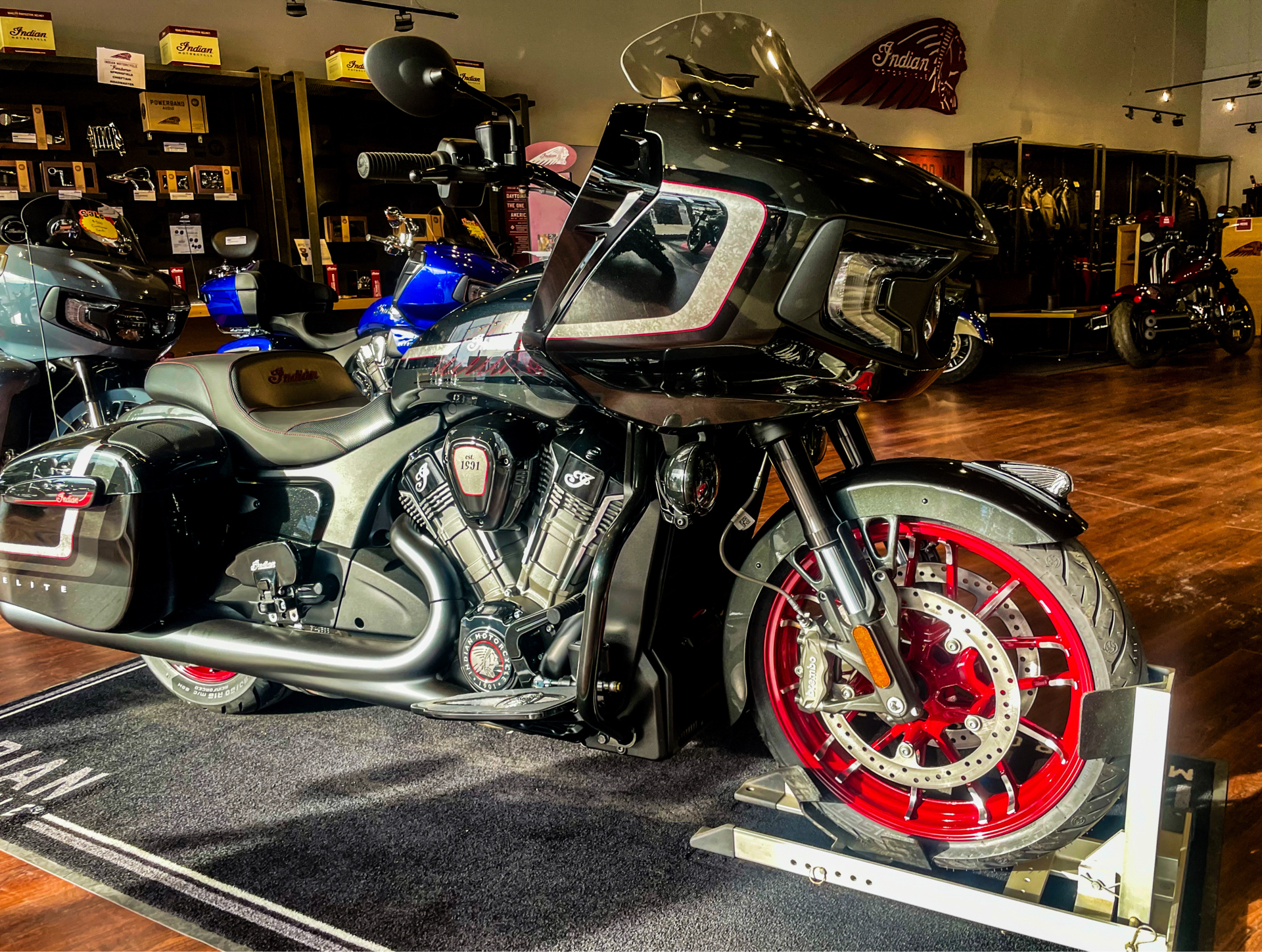 2024 Indian Motorcycle Challenger® Elite in Foxboro, Massachusetts - Photo 10
