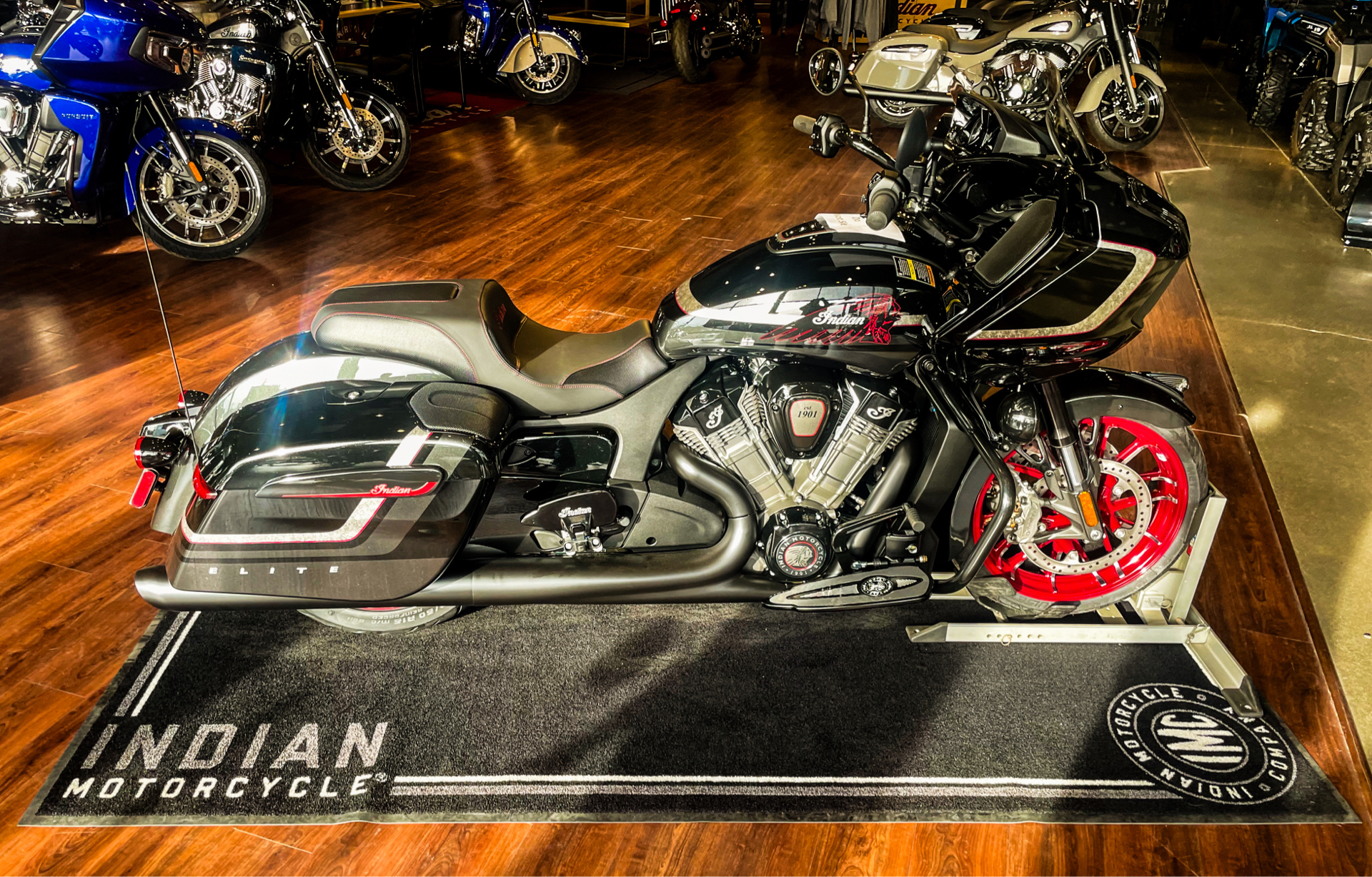 2024 Indian Motorcycle Challenger® Elite in Foxboro, Massachusetts - Photo 1