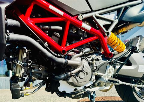 2025 Ducati Hypermotard 950 in Foxboro, Massachusetts - Photo 40