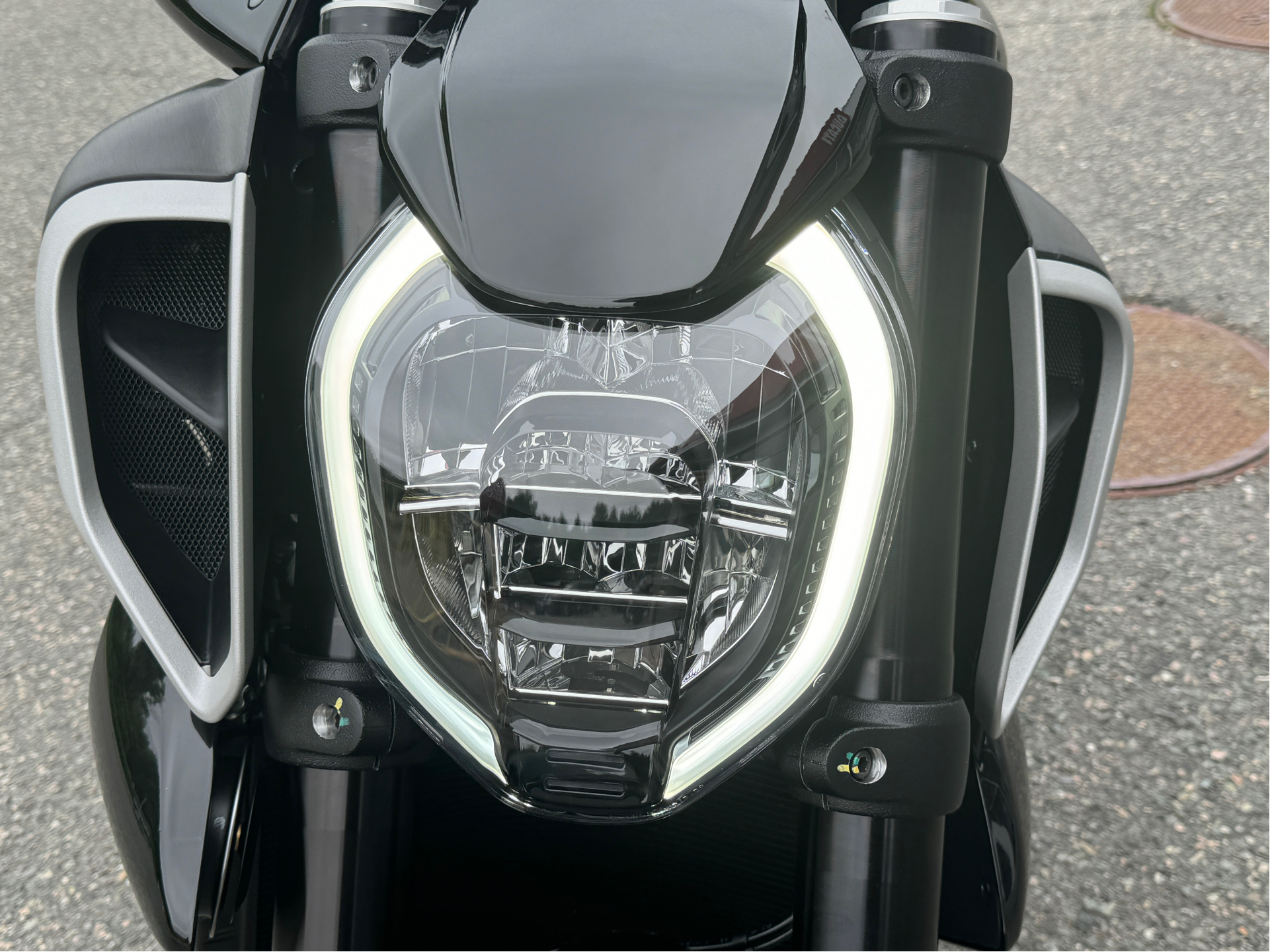 2024 Ducati Diavel V4 in Foxboro, Massachusetts - Photo 4