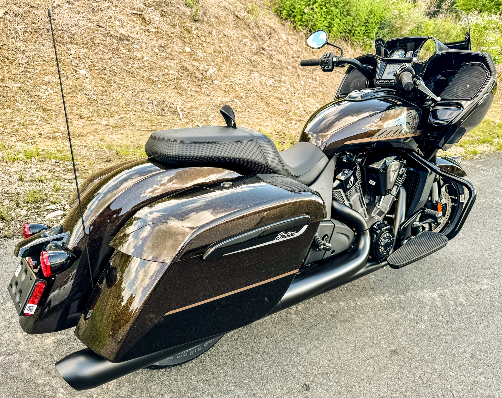 2024 Indian Motorcycle Challenger® Dark Horse® Icon with PowerBand Audio Package in Foxboro, Massachusetts - Photo 10