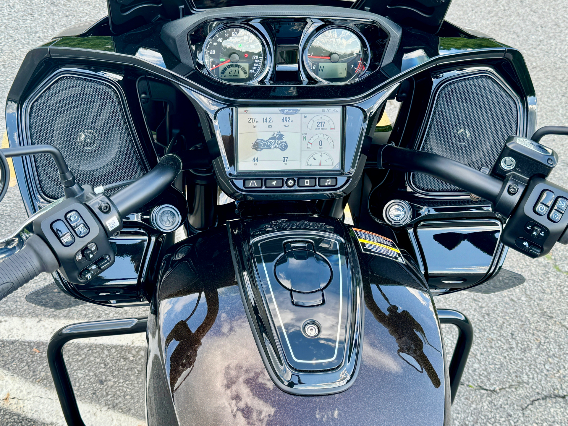 2024 Indian Motorcycle Challenger® Dark Horse® Icon with PowerBand Audio Package in Foxboro, Massachusetts - Photo 14