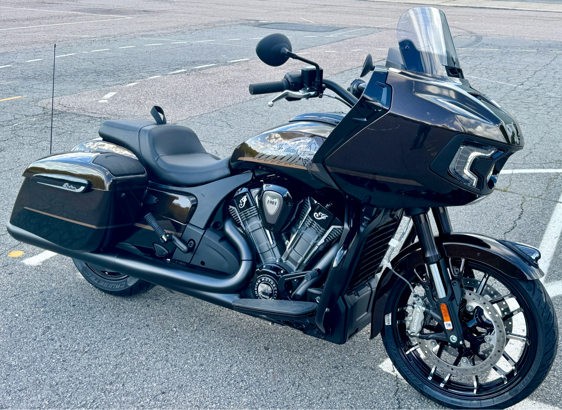 2024 Indian Motorcycle Challenger® Dark Horse® Icon with PowerBand Audio Package in Foxboro, Massachusetts - Photo 32