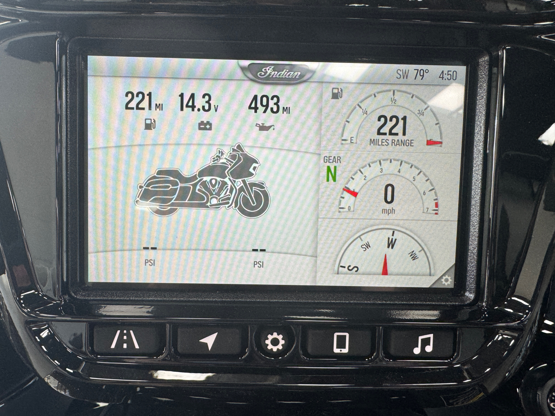 2024 Indian Motorcycle Challenger® Dark Horse® Icon with PowerBand Audio Package in Foxboro, Massachusetts - Photo 39
