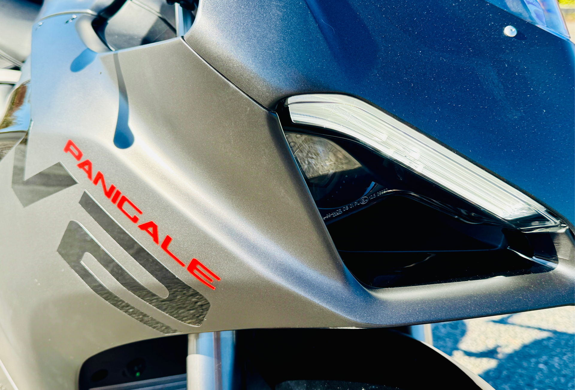 2025 Ducati Panigale V2 in Foxboro, Massachusetts - Photo 24