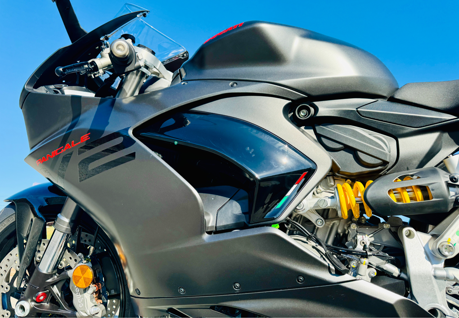 2025 Ducati Panigale V2 in Foxboro, Massachusetts - Photo 25