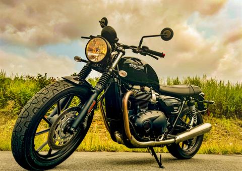 2022 Triumph Street Twin in Foxboro, Massachusetts - Photo 3