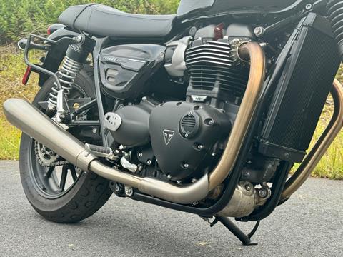 2022 Triumph Street Twin in Foxboro, Massachusetts - Photo 18