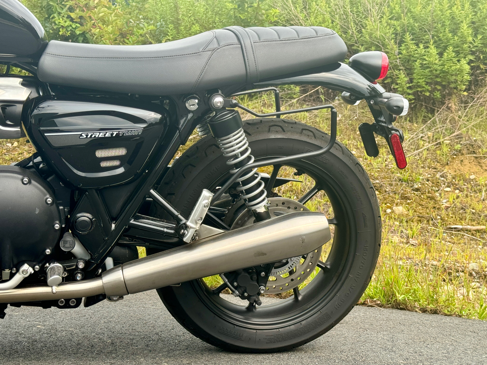 2022 Triumph Street Twin in Foxboro, Massachusetts - Photo 21