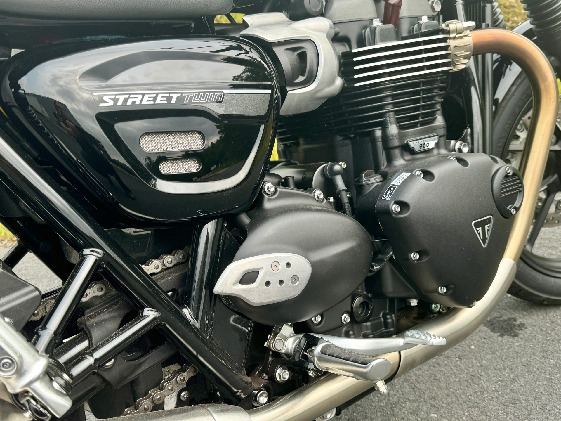 2022 Triumph Street Twin in Foxboro, Massachusetts - Photo 23