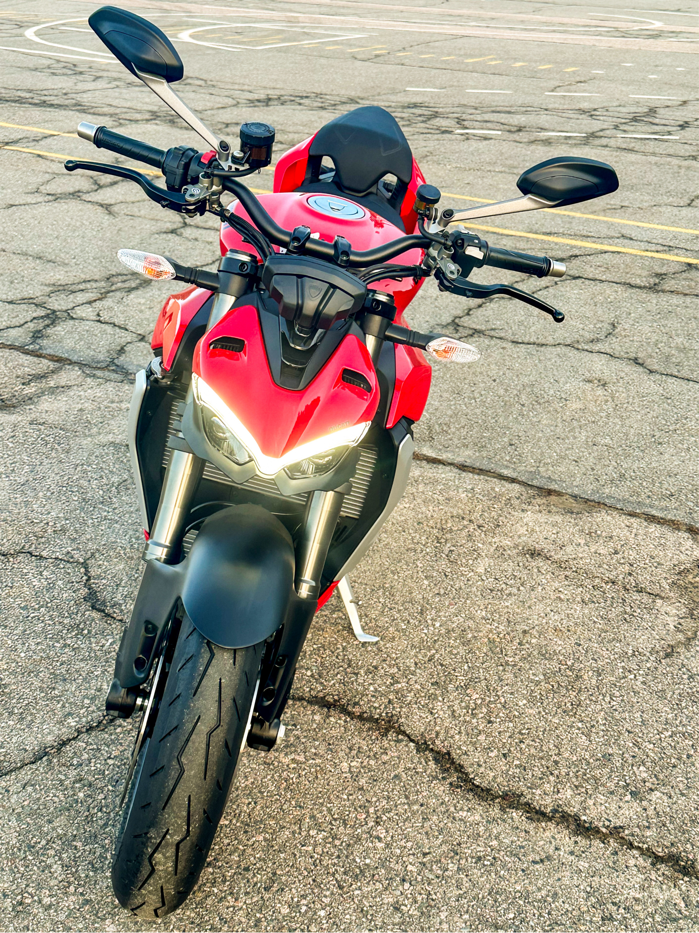 2024 Ducati Streetfighter V2 in Foxboro, Massachusetts - Photo 9