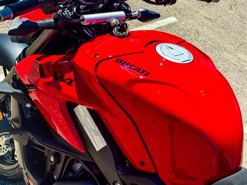 2024 Ducati Streetfighter V4 in Foxboro, Massachusetts - Photo 30