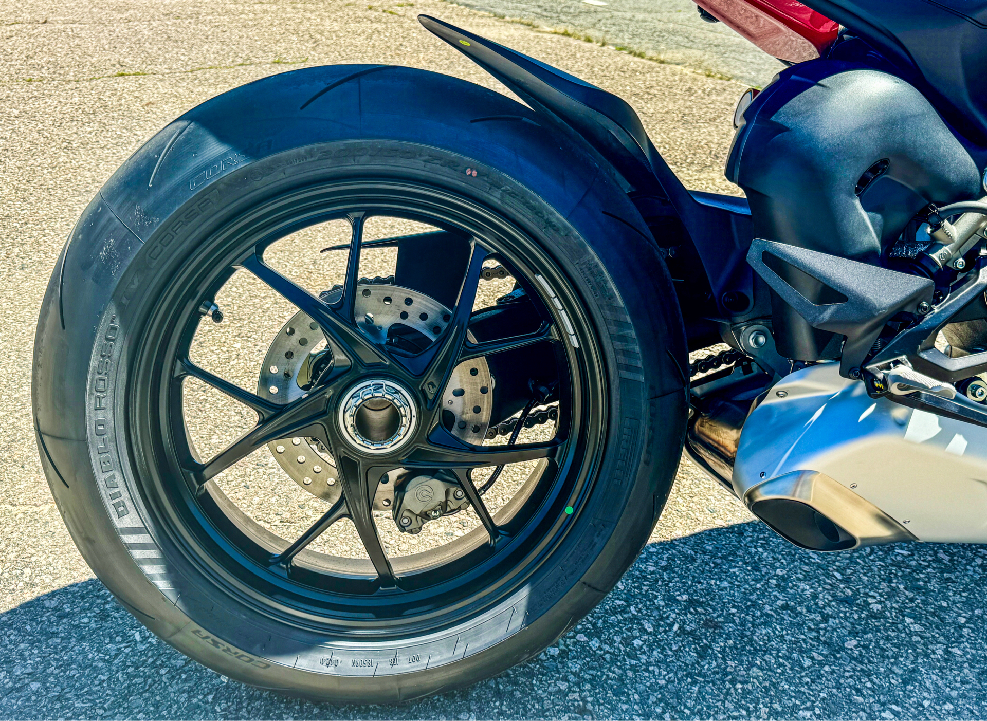 2024 Ducati Streetfighter V4 in Foxboro, Massachusetts - Photo 33