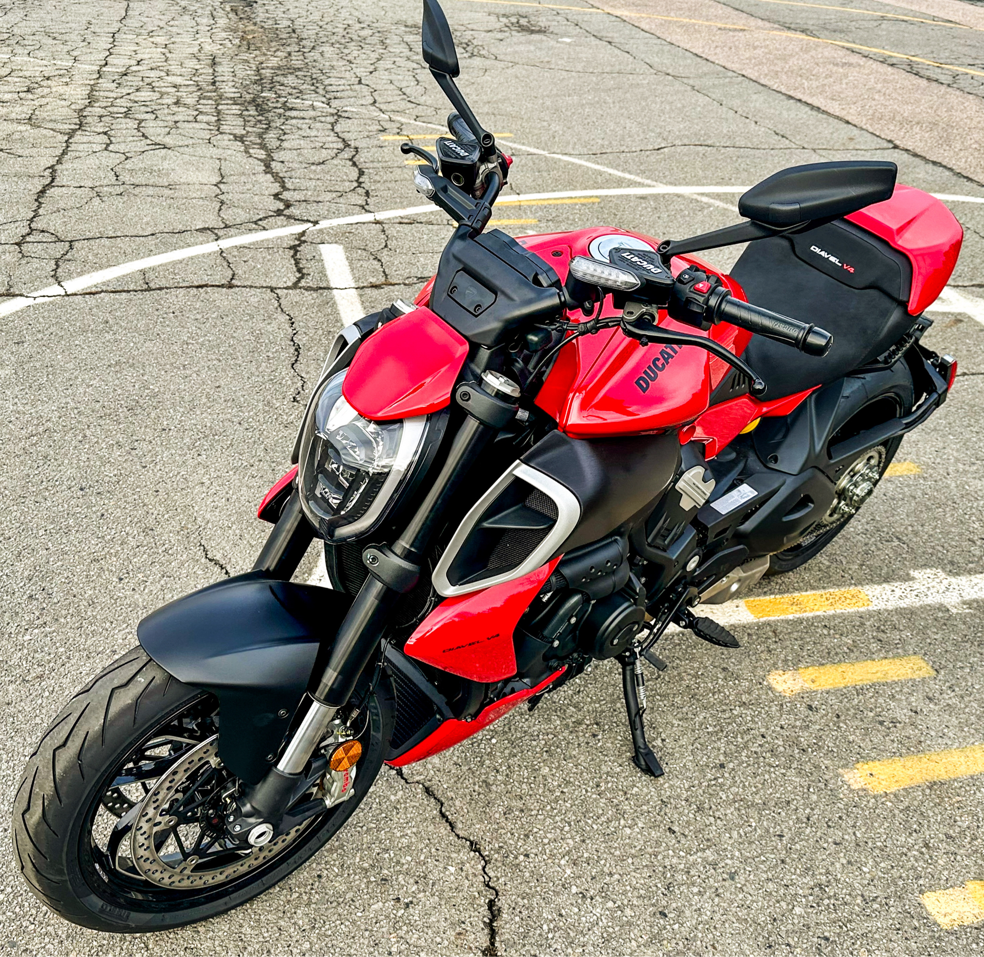 2024 Ducati Diavel V4 in Foxboro, Massachusetts - Photo 30
