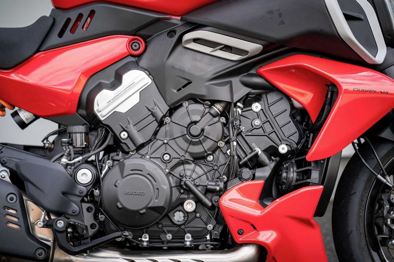 2023 Ducati Diavel V4 in Foxboro, Massachusetts - Photo 22
