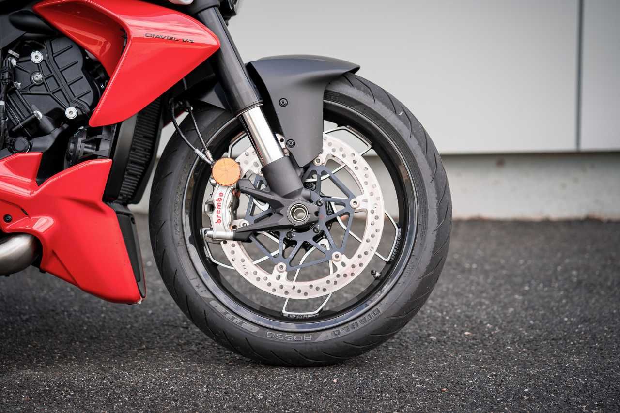 2023 Ducati Diavel V4 in Foxboro, Massachusetts - Photo 23