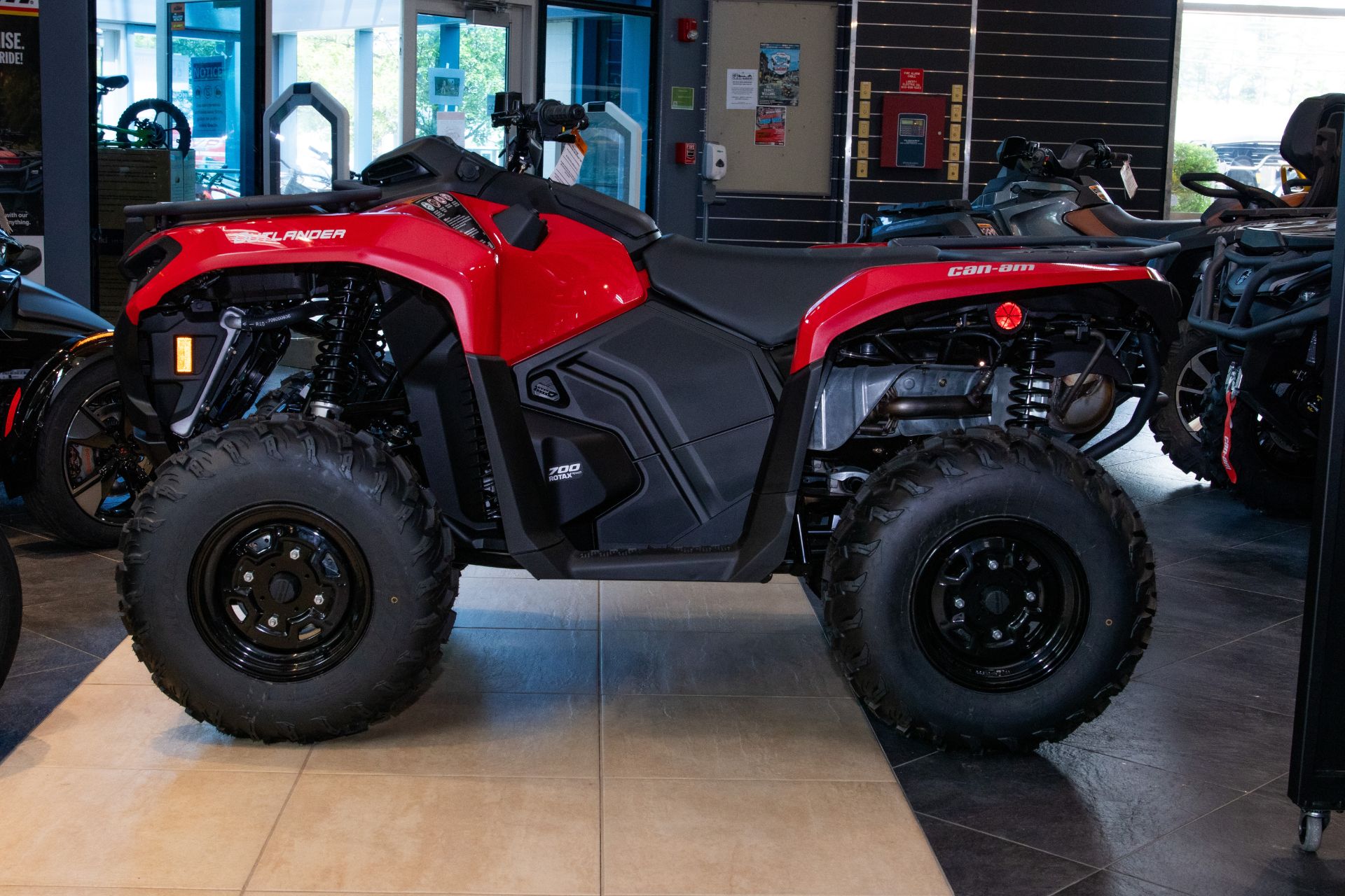 2023 Can-Am Outlander 700 in Concord, New Hampshire - Photo 7