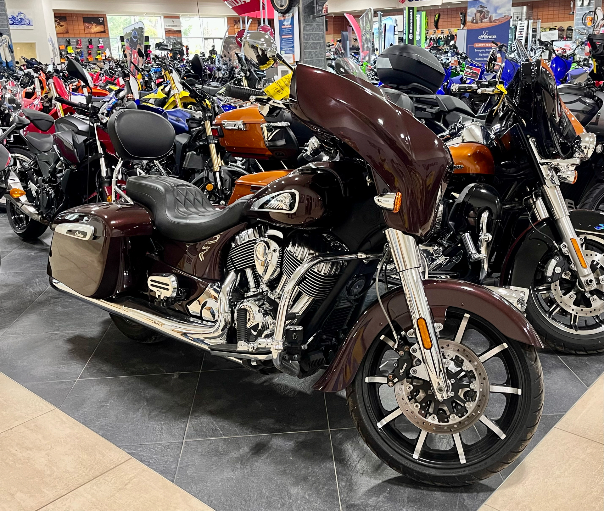 2019 Indian Motorcycle Chieftain® Limited ABS in Concord, New Hampshire - Photo 2