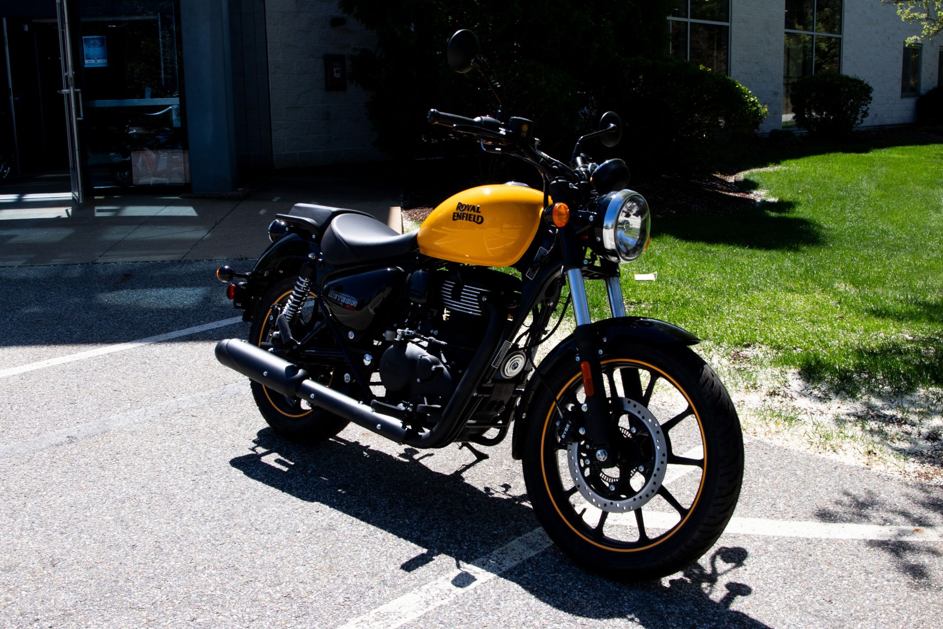 2023 Royal Enfield Meteor 350 in Concord, New Hampshire - Photo 3
