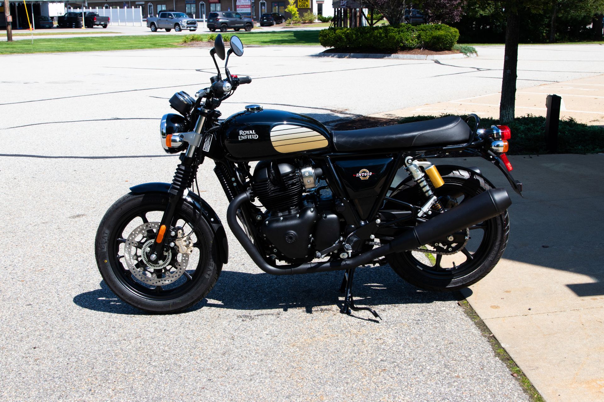 2024 Royal Enfield INT650 in Concord, New Hampshire - Photo 4