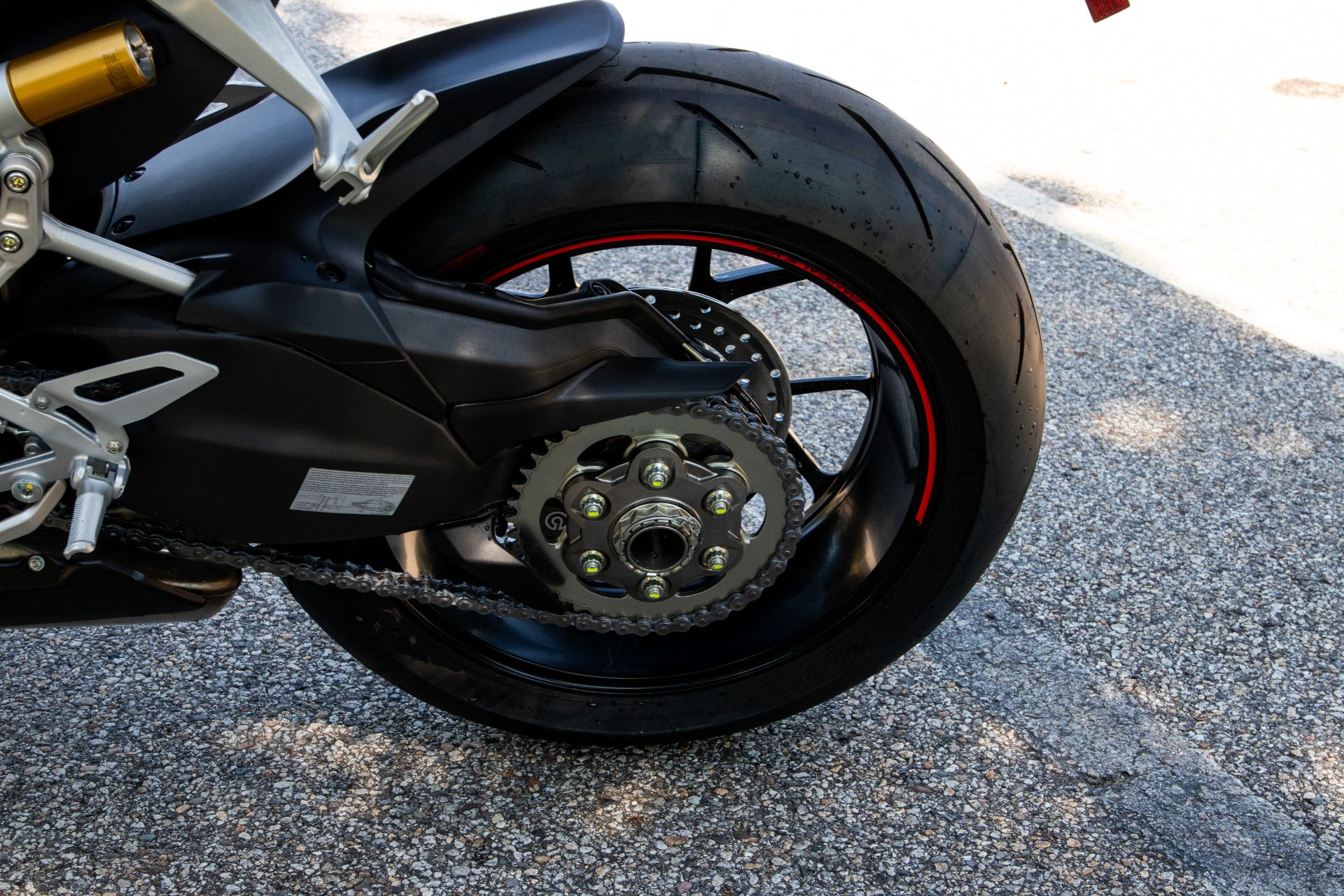 2025 Ducati Panigale V2 in Concord, New Hampshire - Photo 13