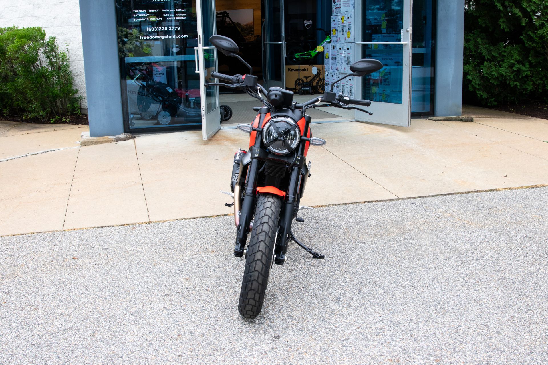 2024 Ducati Scrambler Full Throttle in Concord, New Hampshire - Photo 3