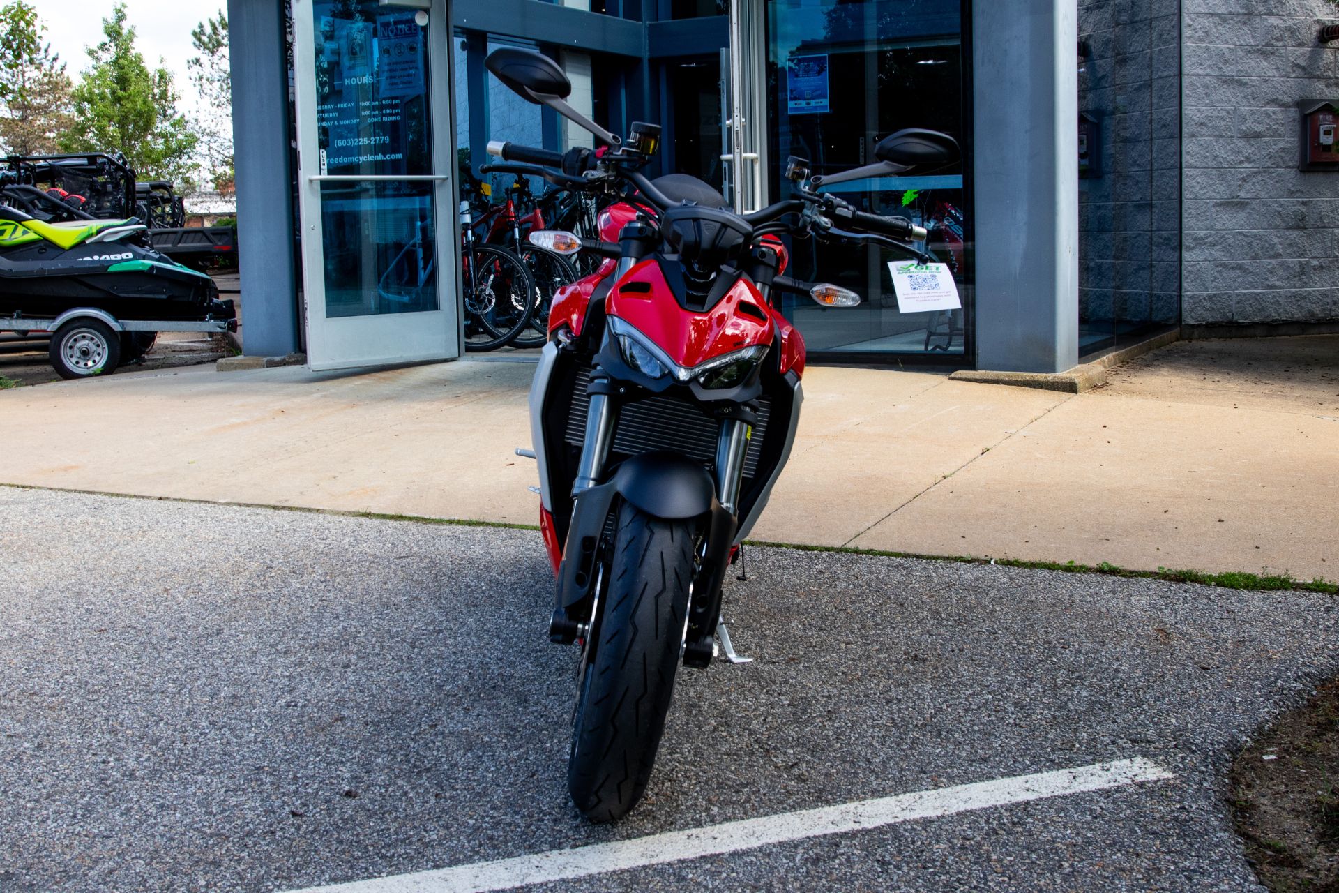 2024 Ducati Streetfighter V2 in Concord, New Hampshire - Photo 11