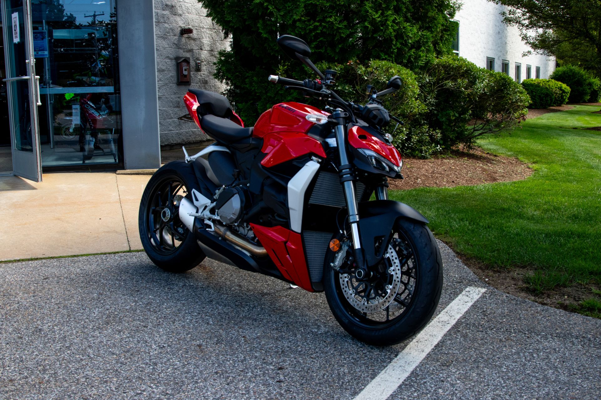 2023 Ducati Streetfighter V2 in Concord, New Hampshire - Photo 10