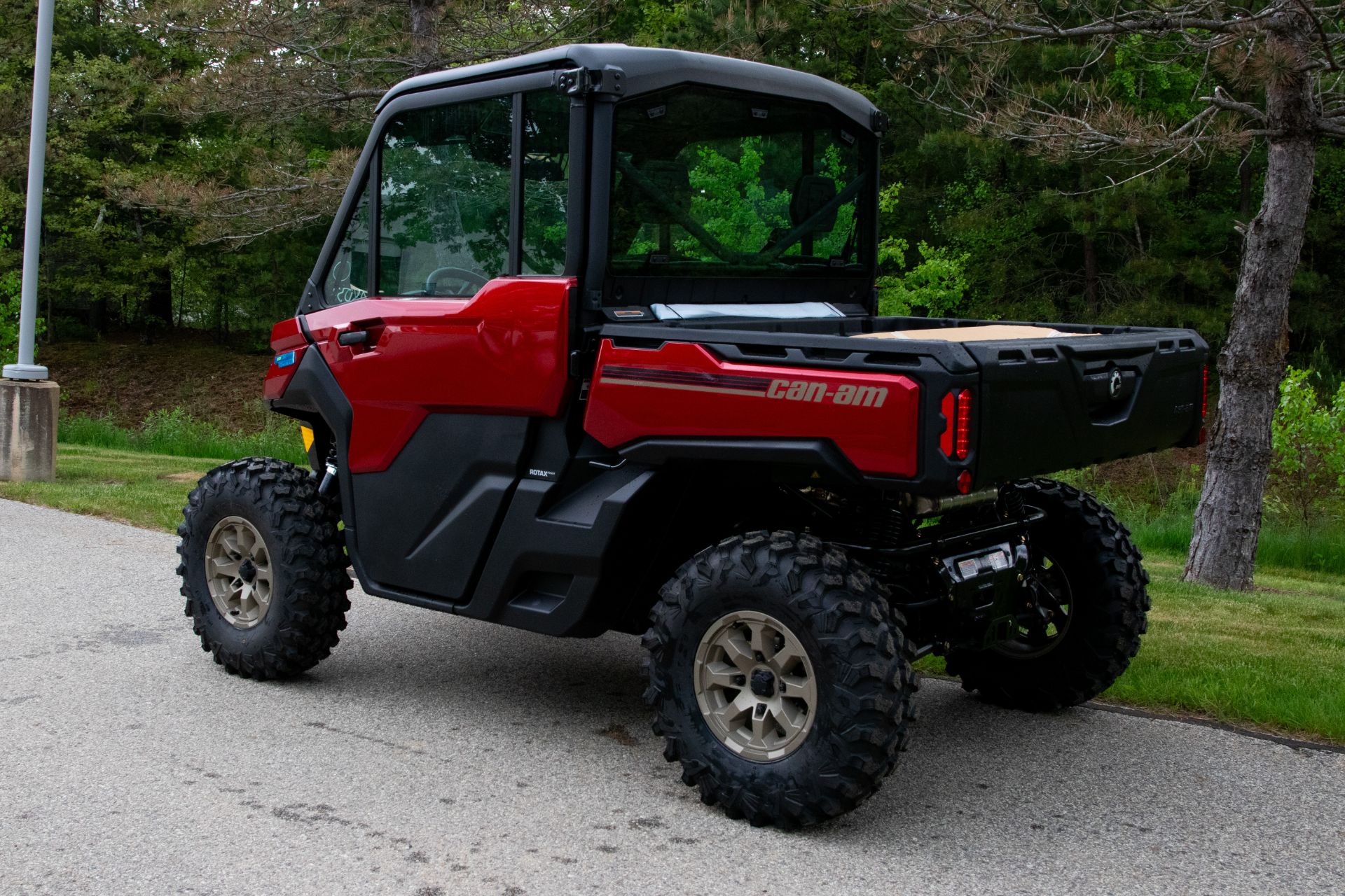 2024 Can-Am Defender Limited in Concord, New Hampshire - Photo 9