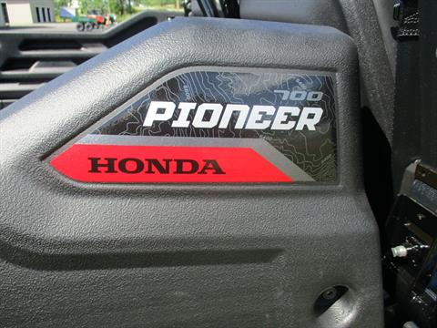 2022 Honda Pioneer 700 Deluxe in Newport, Maine - Photo 2