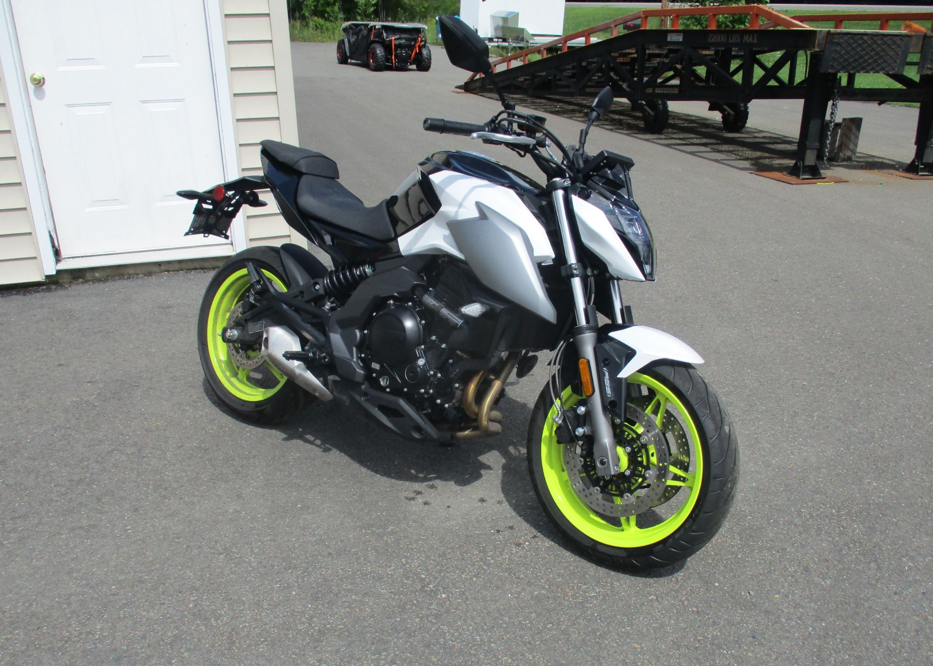 2022 CFMOTO 650NK in Newport, Maine - Photo 2