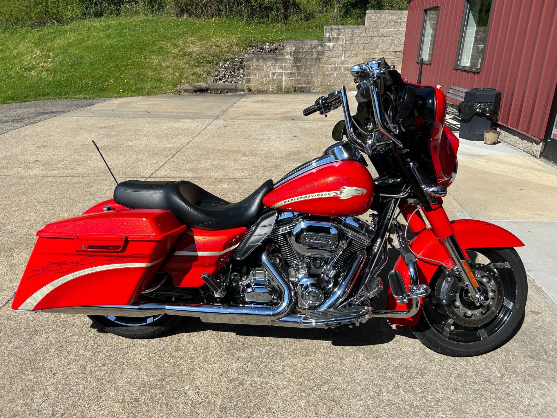 2010 Harley-Davidson CVO™ Street Glide® in Prosperity, Pennsylvania - Photo 1
