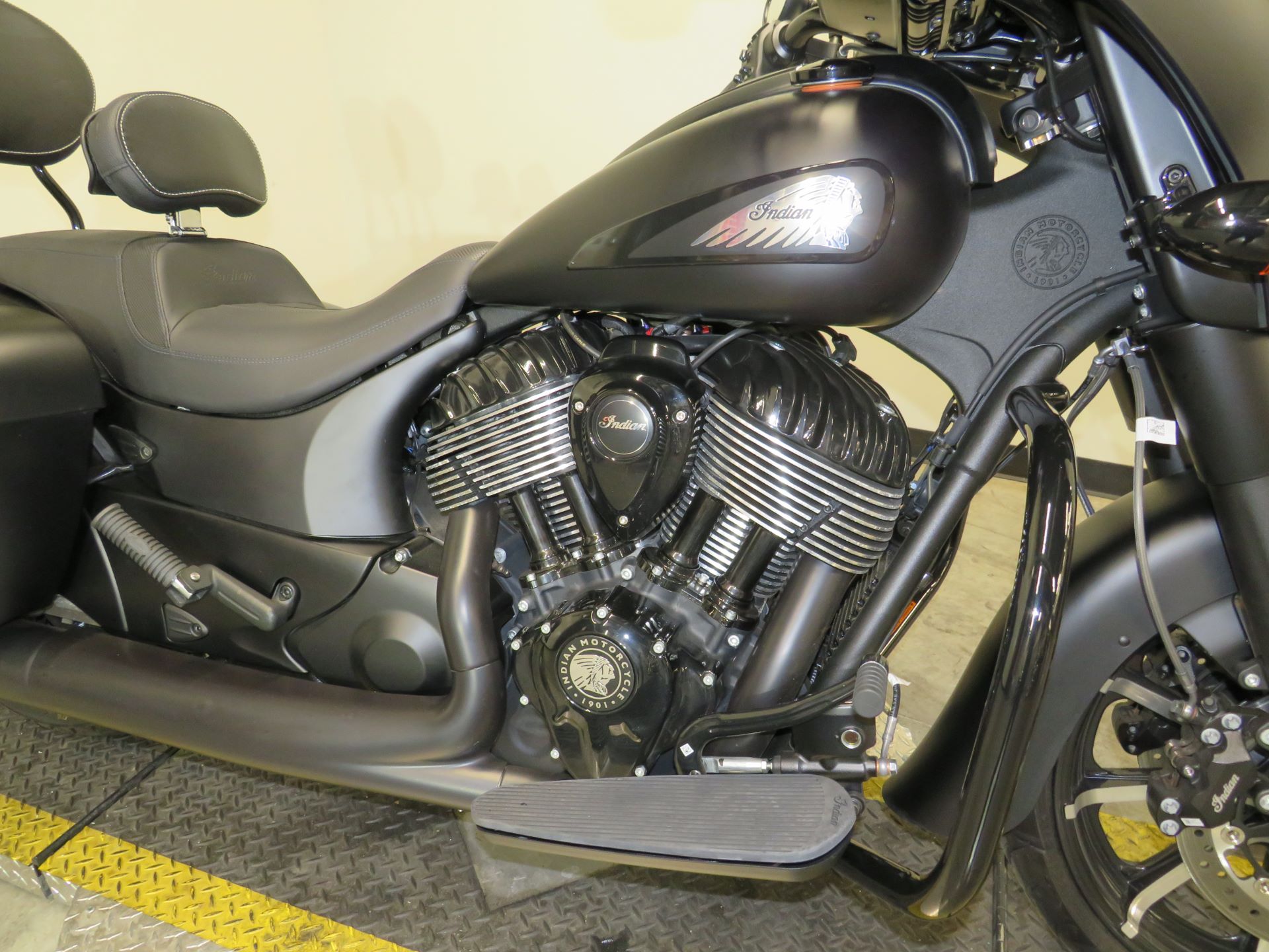 2020 Indian Chieftain® Dark Horse® in Fort Worth, Texas - Photo 6