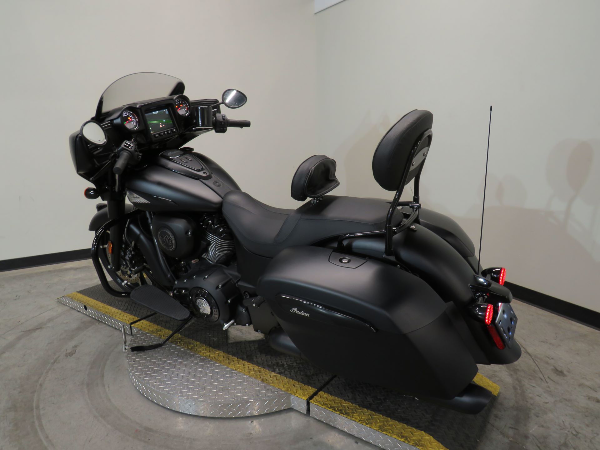 2020 Indian Chieftain® Dark Horse® in Fort Worth, Texas - Photo 8
